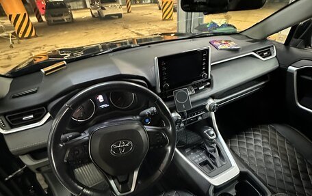 Toyota RAV4, 2020 год, 3 200 000 рублей, 10 фотография