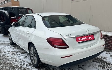 Mercedes-Benz E-Класс, 2019 год, 3 850 000 рублей, 5 фотография