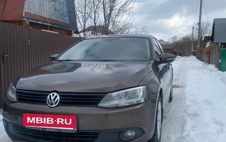 Volkswagen Jetta VI, 2011 год, 875 000 рублей, 2 фотография