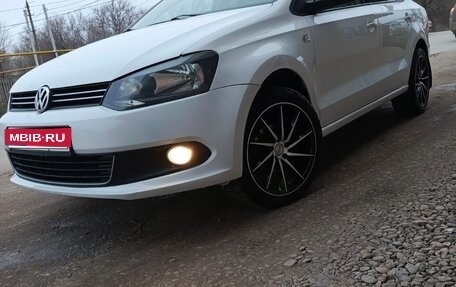 Volkswagen Polo VI (EU Market), 2011 год, 900 000 рублей, 1 фотография