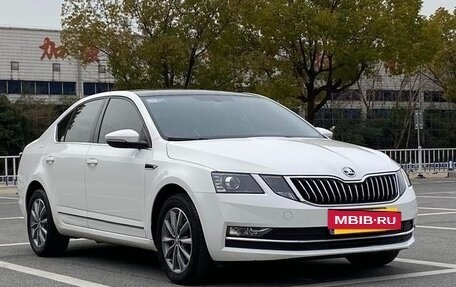 Skoda Octavia, 2021 год, 1 350 000 рублей, 3 фотография