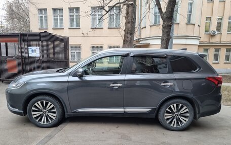 Mitsubishi Outlander III рестайлинг 3, 2019 год, 2 950 000 рублей, 3 фотография