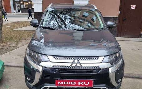 Mitsubishi Outlander III рестайлинг 3, 2019 год, 2 950 000 рублей, 2 фотография