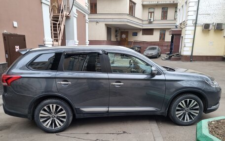 Mitsubishi Outlander III рестайлинг 3, 2019 год, 2 950 000 рублей, 7 фотография