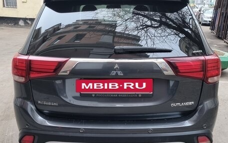 Mitsubishi Outlander III рестайлинг 3, 2019 год, 2 950 000 рублей, 5 фотография