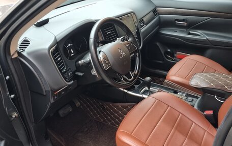 Mitsubishi Outlander III рестайлинг 3, 2019 год, 2 950 000 рублей, 9 фотография