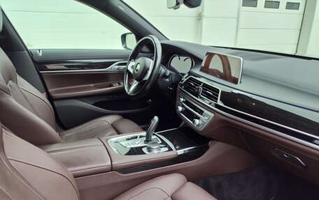 BMW 7 серия, 2018 год, 5 450 000 рублей, 19 фотография