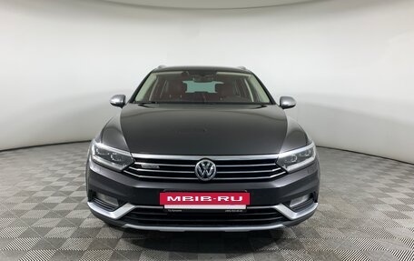 Volkswagen Passat B8 рестайлинг, 2018 год, 3 190 000 рублей, 2 фотография