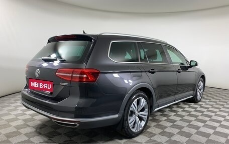 Volkswagen Passat B8 рестайлинг, 2018 год, 3 190 000 рублей, 5 фотография