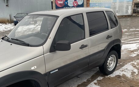 Chevrolet Niva I рестайлинг, 2011 год, 570 000 рублей, 2 фотография