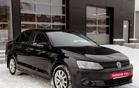 Volkswagen Jetta VI, 2011 год, 950 000 рублей, 3 фотография