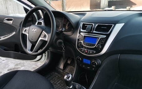 Hyundai Solaris II рестайлинг, 2011 год, 685 000 рублей, 5 фотография