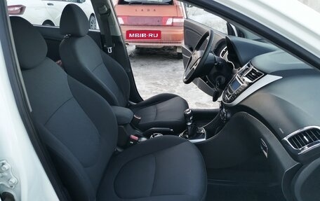 Hyundai Solaris II рестайлинг, 2011 год, 685 000 рублей, 8 фотография