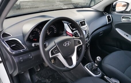 Hyundai Solaris II рестайлинг, 2011 год, 685 000 рублей, 10 фотография