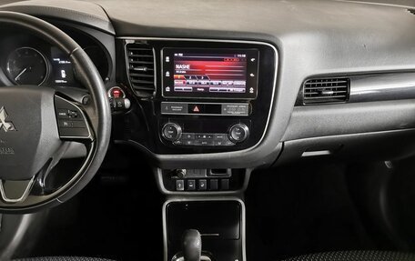 Mitsubishi Outlander III рестайлинг 3, 2019 год, 1 845 000 рублей, 11 фотография