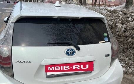 Toyota Aqua I, 2013 год, 705 000 рублей, 3 фотография