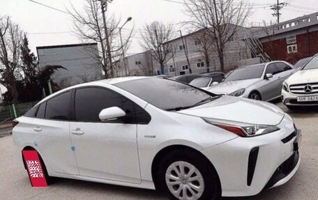 Toyota Prius IV XW50, 2021 год, 2 460 000 рублей, 3 фотография