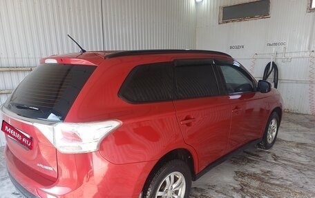 Mitsubishi Outlander III рестайлинг 3, 2013 год, 1 600 000 рублей, 3 фотография