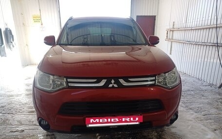 Mitsubishi Outlander III рестайлинг 3, 2013 год, 1 600 000 рублей, 2 фотография