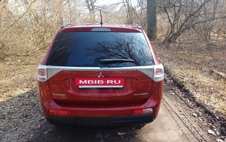 Mitsubishi Outlander III рестайлинг 3, 2013 год, 1 600 000 рублей, 14 фотография