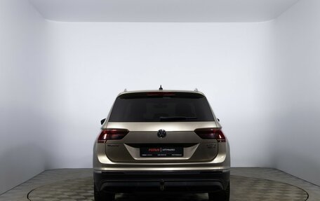 Volkswagen Tiguan II, 2017 год, 2 545 000 рублей, 6 фотография