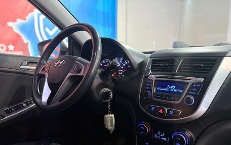 Hyundai Solaris II рестайлинг, 2015 год, 685 000 рублей, 13 фотография