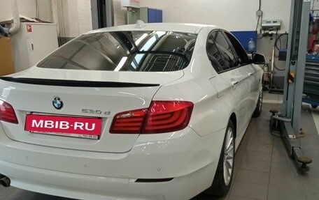 BMW 5 серия, 2011 год, 1 900 000 рублей, 3 фотография