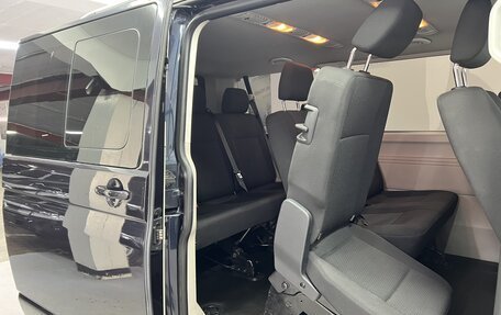 Volkswagen Caravelle T6 рестайлинг, 2015 год, 2 350 000 рублей, 6 фотография