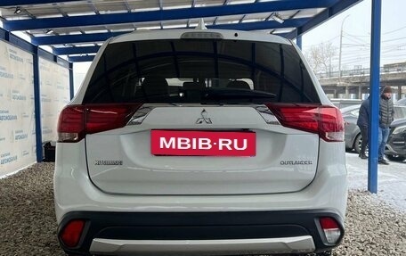 Mitsubishi Outlander III рестайлинг 3, 2017 год, 1 999 000 рублей, 4 фотография