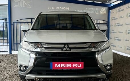 Mitsubishi Outlander III рестайлинг 3, 2017 год, 1 999 000 рублей, 8 фотография