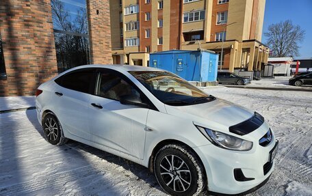 Hyundai Solaris II рестайлинг, 2012 год, 830 000 рублей, 2 фотография