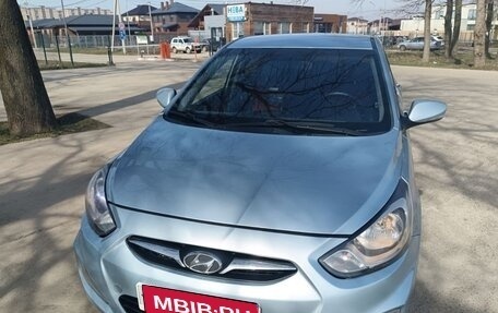 Hyundai Solaris II рестайлинг, 2011 год, 870 000 рублей, 1 фотография