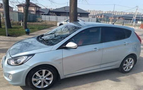 Hyundai Solaris II рестайлинг, 2011 год, 870 000 рублей, 3 фотография