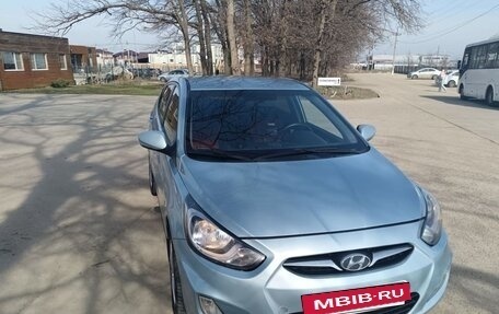 Hyundai Solaris II рестайлинг, 2011 год, 870 000 рублей, 2 фотография