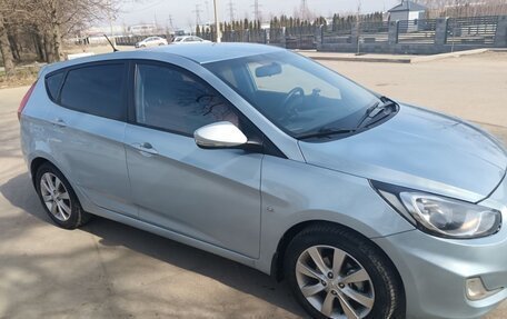 Hyundai Solaris II рестайлинг, 2011 год, 870 000 рублей, 6 фотография