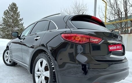 Infiniti QX70, 2015 год, 3 050 000 рублей, 10 фотография