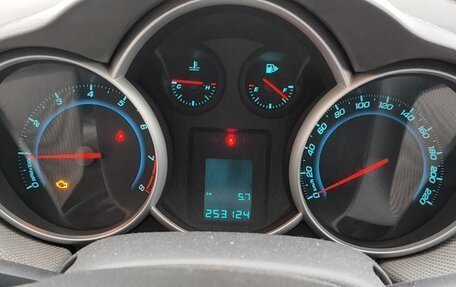 Chevrolet Cruze II, 2010 год, 630 000 рублей, 12 фотография