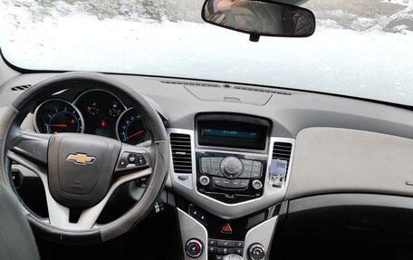 Chevrolet Cruze II, 2010 год, 630 000 рублей, 16 фотография