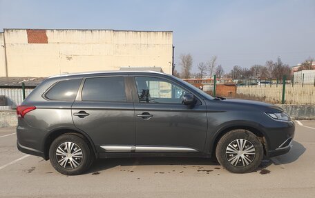 Mitsubishi Outlander III рестайлинг 3, 2017 год, 2 160 000 рублей, 4 фотография