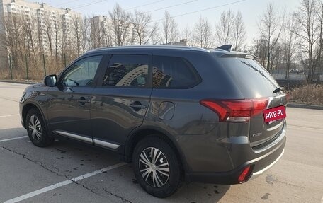 Mitsubishi Outlander III рестайлинг 3, 2017 год, 2 160 000 рублей, 7 фотография