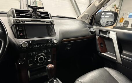 Toyota Land Cruiser Prado 150 рестайлинг 2, 2014 год, 3 699 000 рублей, 30 фотография