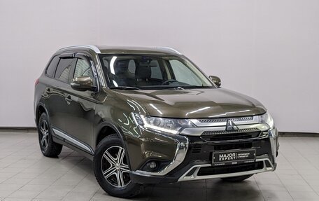 Mitsubishi Outlander III рестайлинг 3, 2019 год, 2 445 000 рублей, 3 фотография