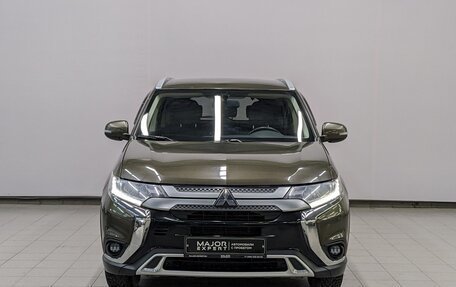 Mitsubishi Outlander III рестайлинг 3, 2019 год, 2 445 000 рублей, 2 фотография