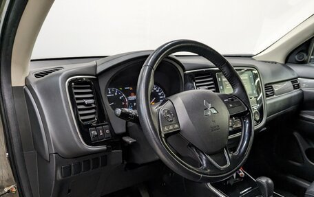 Mitsubishi Outlander III рестайлинг 3, 2019 год, 2 445 000 рублей, 16 фотография