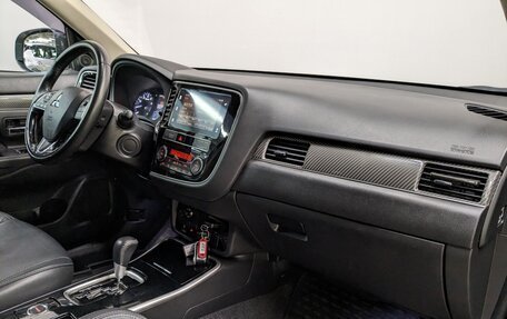 Mitsubishi Outlander III рестайлинг 3, 2019 год, 2 445 000 рублей, 11 фотография