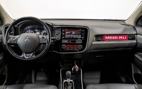 Mitsubishi Outlander III рестайлинг 3, 2019 год, 2 445 000 рублей, 14 фотография