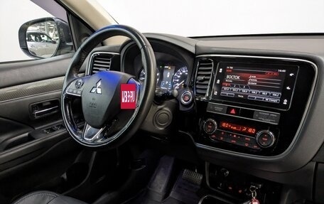 Mitsubishi Outlander III рестайлинг 3, 2019 год, 2 445 000 рублей, 25 фотография