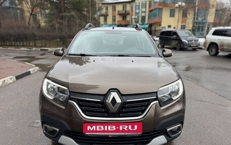 Renault Sandero II рестайлинг, 2021 год, 1 300 000 рублей, 2 фотография