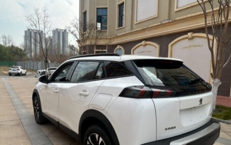 Peugeot 2008 II, 2022 год, 1 890 000 рублей, 4 фотография