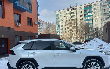 Toyota RAV4, 2021 год, 3 700 000 рублей, 6 фотография